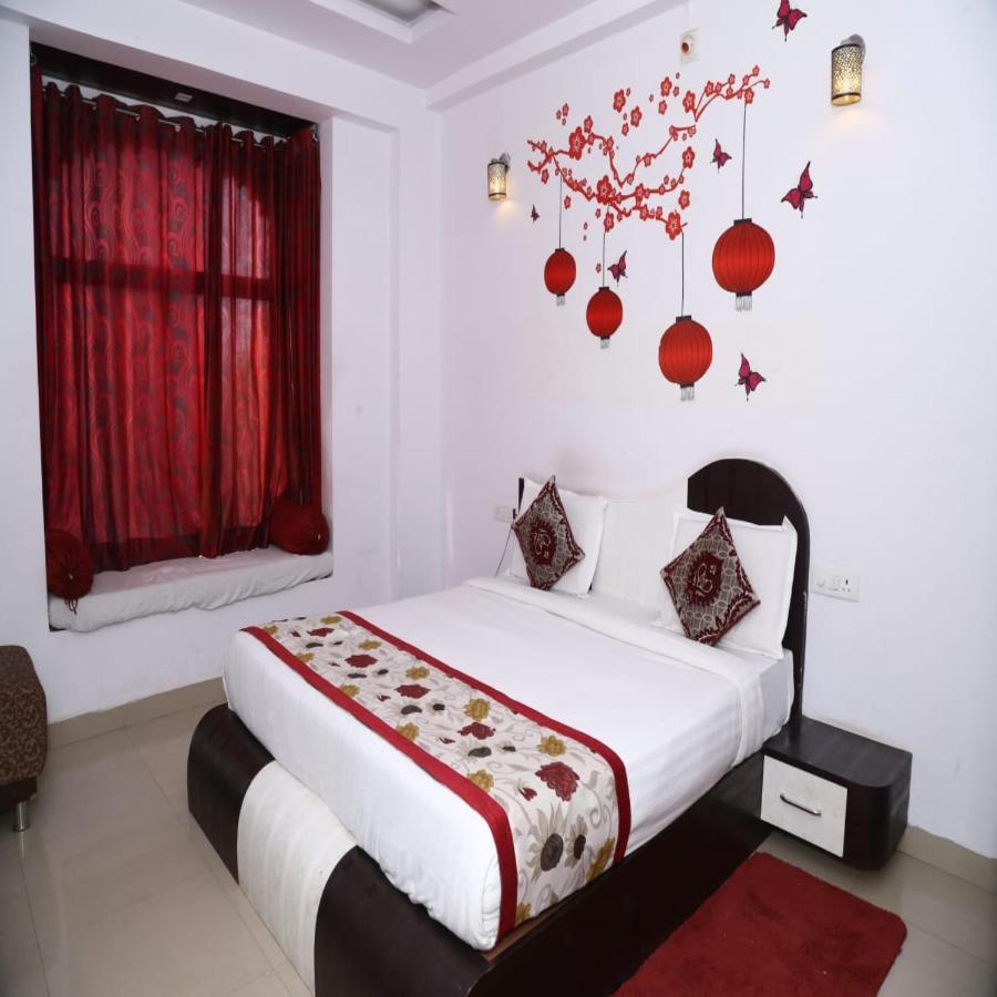 Hotel White Tulip-5 Mins From Airport With Swimming Pool Udaipur Exterior photo