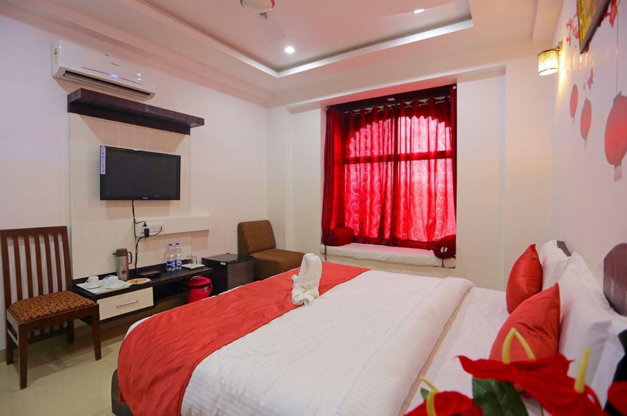 Hotel White Tulip-5 Mins From Airport With Swimming Pool Udaipur Exterior photo