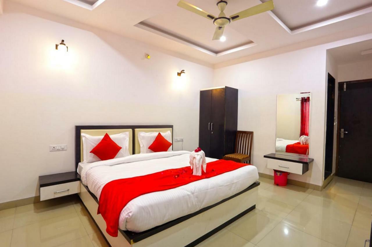 Hotel White Tulip-5 Mins From Airport With Swimming Pool Udaipur Exterior photo