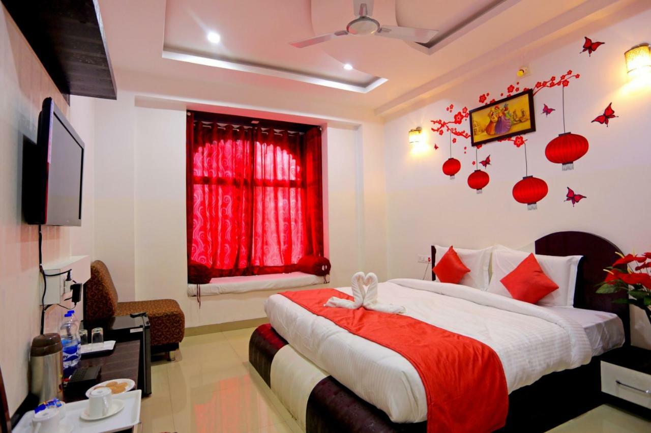 Hotel White Tulip-5 Mins From Airport With Swimming Pool Udaipur Exterior photo